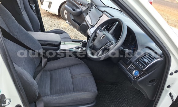 Buy Used Toyota Crown White Car in Nairobi in Nairobi Buy Used Toyota Crown White Car in Nairobi in Nairobi