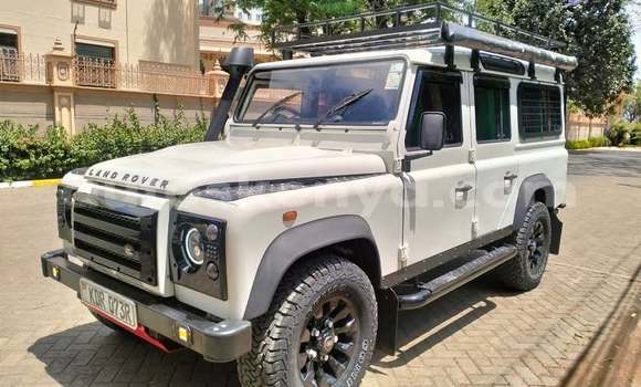 Nunua Ilio tumika Land Rover Defender Nyeupe Gari ndani ya Machakos nchini Nairobi Nunua Ilio tumika Land Rover Defender Nyeupe Gari ndani ya Machakos nchini Nairobi