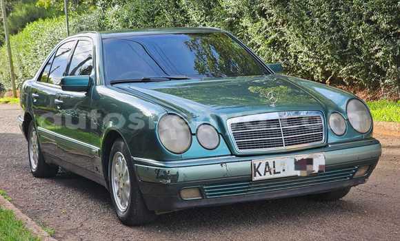 Nunua Ilio tumika Mercedes-Benz E-Classe Kijani Gari ndani ya Nairobi nchini Nairobi Nunua Ilio tumika Mercedes-Benz E-Classe Kijani Gari ndani ya Nairobi nchini Nairobi