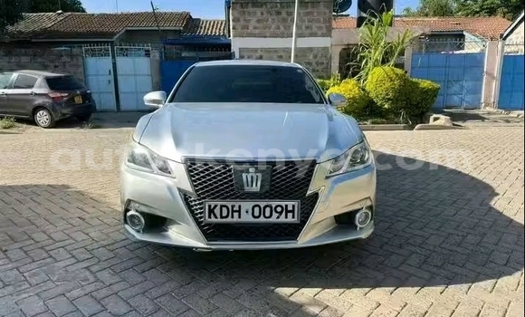Nunua Ilio tumika Toyota Crown Fedha Gari ndani ya Nairobi nchini Nairobi