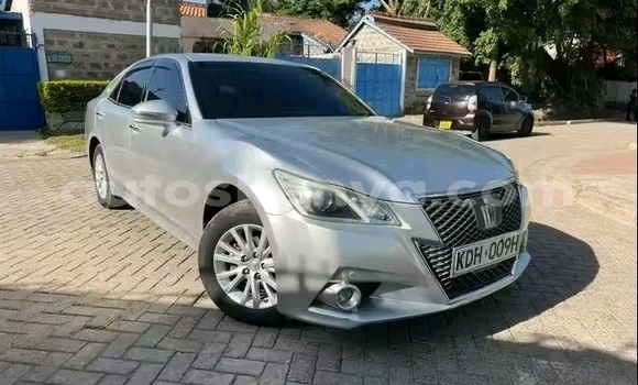 Nunua Ilio tumika Toyota Crown Fedha Gari ndani ya Nairobi nchini Nairobi Nunua Ilio tumika Toyota Crown Fedha Gari ndani ya Nairobi nchini Nairobi