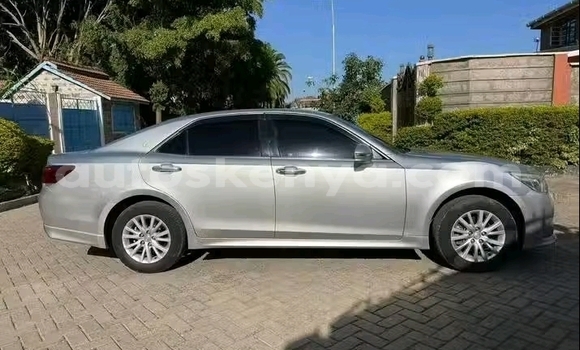 Nunua Ilio tumika Toyota Crown Fedha Gari ndani ya Nairobi nchini Nairobi Nunua Ilio tumika Toyota Crown Fedha Gari ndani ya Nairobi nchini Nairobi