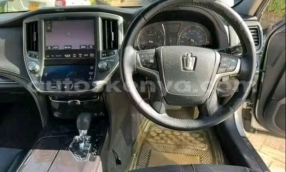 Nunua Ilio tumika Toyota Crown Fedha Gari ndani ya Nairobi nchini Nairobi Nunua Ilio tumika Toyota Crown Fedha Gari ndani ya Nairobi nchini Nairobi