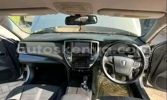 Nunua Ilio tumika Toyota Crown Fedha Gari ndani ya Nairobi nchini Nairobi Nunua Ilio tumika Toyota Crown Fedha Gari ndani ya Nairobi nchini Nairobi