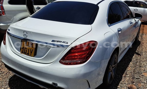 Oofamaa Mercedes-Benz C-Classe White Makiinaa iti Nairobi keessatti Nairobi keessatti Oofamaa Mercedes-Benz C-Classe White Makiinaa iti Nairobi keessatti Nairobi keessatti
