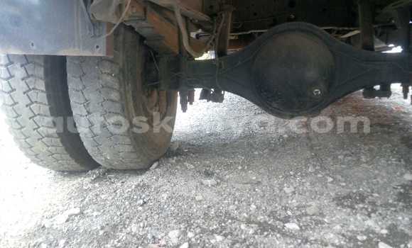 Nunua Ilio tumika Isuzu N–serie Nyeupe Lori ndani ya Nakuru nchini Bonde la Ufafanuzi Nunua Ilio tumika Isuzu N–serie Nyeupe Lori ndani ya Nakuru nchini Bonde la Ufafanuzi