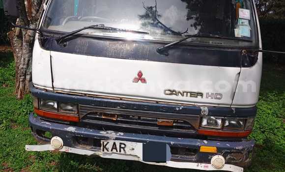 Nunua Ilio tumika Mitsubishi Fuso Nyeupe Lori ndani ya Nakuru nchini Bonde la Ufafanuzi Nunua Ilio tumika Mitsubishi Fuso Nyeupe Lori ndani ya Nakuru nchini Bonde la Ufafanuzi