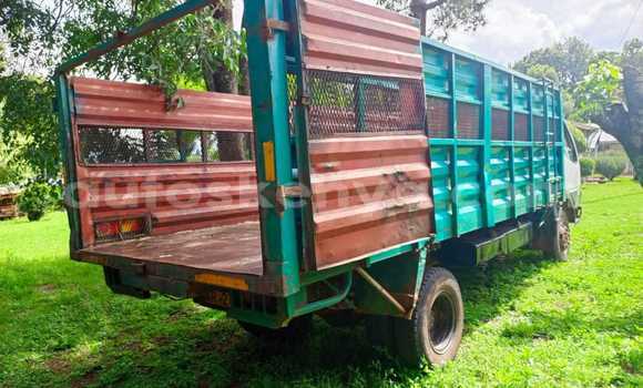 Nunua Ilio tumika Mitsubishi Fuso Nyeupe Lori ndani ya Nakuru nchini Bonde la Ufafanuzi Nunua Ilio tumika Mitsubishi Fuso Nyeupe Lori ndani ya Nakuru nchini Bonde la Ufafanuzi
