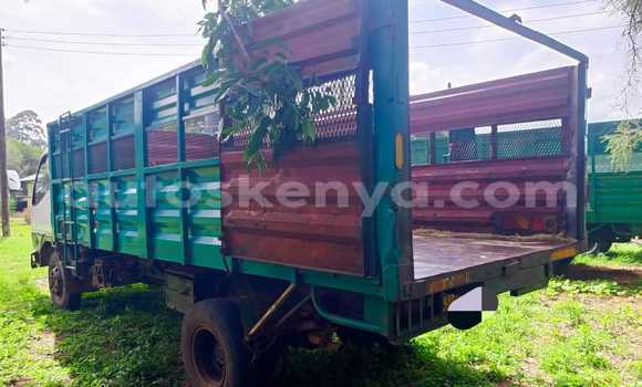 Nunua Ilio tumika Mitsubishi Fuso Nyeupe Lori ndani ya Nakuru nchini Bonde la Ufafanuzi Nunua Ilio tumika Mitsubishi Fuso Nyeupe Lori ndani ya Nakuru nchini Bonde la Ufafanuzi
