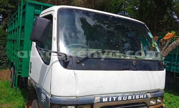 Nunua Ilio tumika Mitsubishi Fuso Nyeupe Lori ndani ya Nakuru nchini Bonde la Ufafanuzi Nunua Ilio tumika Mitsubishi Fuso Nyeupe Lori ndani ya Nakuru nchini Bonde la Ufafanuzi