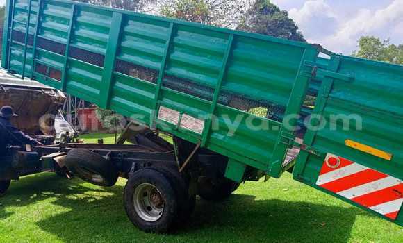Nunua Ilio tumika Mitsubishi Fuso Nyeupe Lori ndani ya Nakuru nchini Bonde la Ufafanuzi Nunua Ilio tumika Mitsubishi Fuso Nyeupe Lori ndani ya Nakuru nchini Bonde la Ufafanuzi