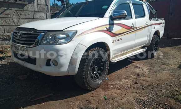 Nunua Ilio tumika Toyota Hillux Nyeupe Lori ndani ya Nakuru nchini Bonde la Ufafanuzi Nunua Ilio tumika Toyota Hillux Nyeupe Lori ndani ya Nakuru nchini Bonde la Ufafanuzi