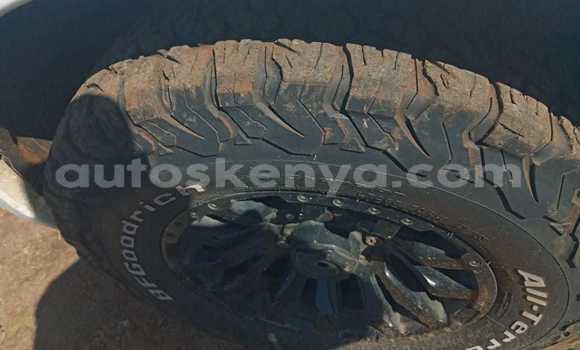 Nunua Ilio tumika Toyota Hillux Nyeupe Lori ndani ya Nakuru nchini Bonde la Ufafanuzi Nunua Ilio tumika Toyota Hillux Nyeupe Lori ndani ya Nakuru nchini Bonde la Ufafanuzi