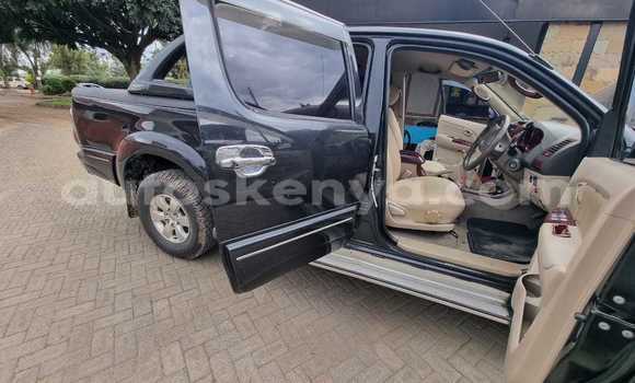 Nunua Ilio tumika Toyota Hillux Nyeusi Lori ndani ya Nakuru nchini Bonde la Ufafanuzi Nunua Ilio tumika Toyota Hillux Nyeusi Lori ndani ya Nakuru nchini Bonde la Ufafanuzi