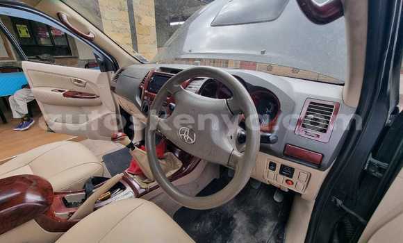 Nunua Ilio tumika Toyota Hillux Nyeusi Lori ndani ya Nakuru nchini Bonde la Ufafanuzi Nunua Ilio tumika Toyota Hillux Nyeusi Lori ndani ya Nakuru nchini Bonde la Ufafanuzi