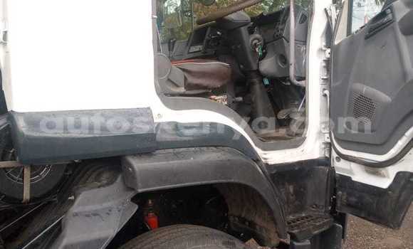 Nunua Ilio tumika Isuzu FTR 850 Nyeupe Lori ndani ya Nakuru nchini Bonde la Ufafanuzi Nunua Ilio tumika Isuzu FTR 850 Nyeupe Lori ndani ya Nakuru nchini Bonde la Ufafanuzi