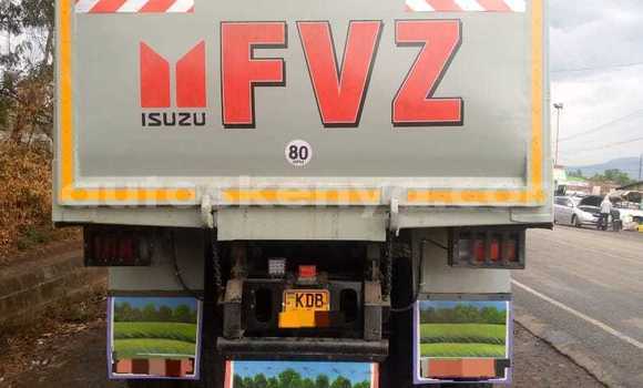 Nunua Ilio tumika Isuzu FTR 850 Nyeupe Lori ndani ya Nakuru nchini Bonde la Ufafanuzi Nunua Ilio tumika Isuzu FTR 850 Nyeupe Lori ndani ya Nakuru nchini Bonde la Ufafanuzi