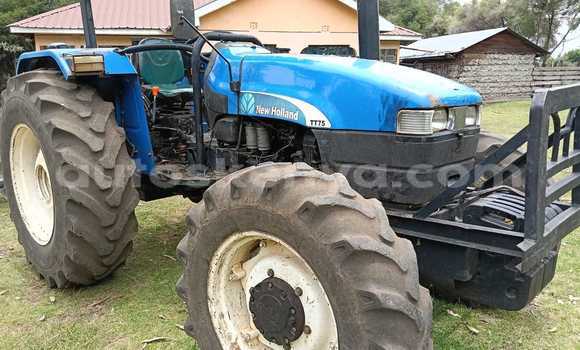 Nunua Ilio tumika Ricomag BW200 Bluu Lori ndani ya Nakuru nchini Bonde la Ufafanuzi Nunua Ilio tumika Ricomag BW200 Bluu Lori ndani ya Nakuru nchini Bonde la Ufafanuzi