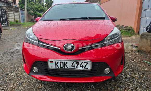 Oofamaa Toyota Vitz Beige Makiinaa iti Nairobi keessatti Nairobi keessatti