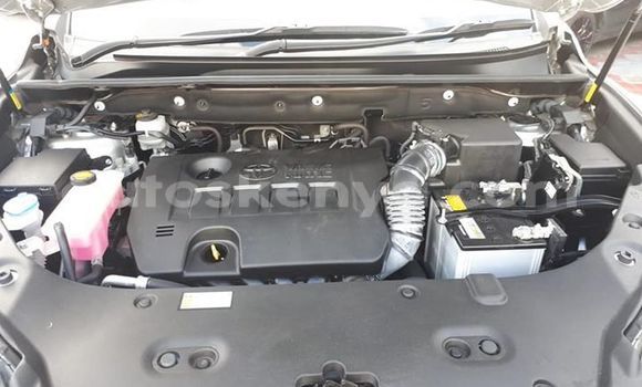 Nunua Ilio tumika Toyota Harrier Fedha Gari ndani ya Mombasa nchini Kenya ya Pwani Nunua Ilio tumika Toyota Harrier Fedha Gari ndani ya Mombasa nchini Kenya ya Pwani