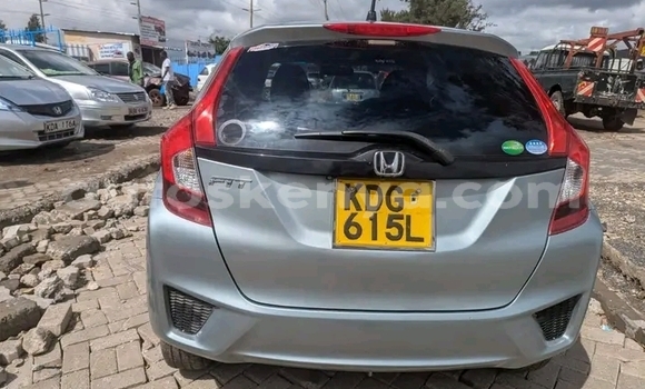 Oofamaa Honda Fit Other Makiinaa iti Bute keessatti Northeast Kenya keessatti Oofamaa Honda Fit Other Makiinaa iti Bute keessatti Northeast Kenya keessatti
