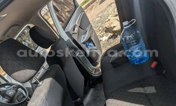Oofamaa Honda Fit Other Makiinaa iti Bute keessatti Northeast Kenya keessatti Oofamaa Honda Fit Other Makiinaa iti Bute keessatti Northeast Kenya keessatti