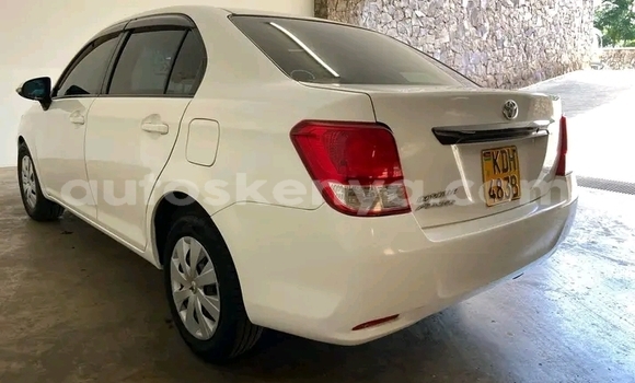 Oofamaa Toyota Axio White Makiinaa iti Bute keessatti Northeast Kenya keessatti Oofamaa Toyota Axio White Makiinaa iti Bute keessatti Northeast Kenya keessatti