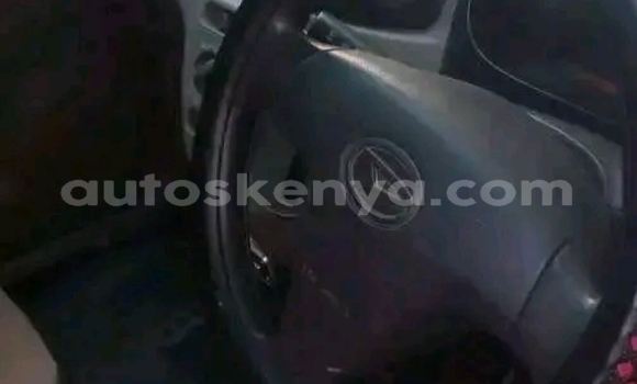 Oofamaa Daihatsu Mira Black Makiinaa iti Habaswein keessatti Northeast Kenya keessatti Oofamaa Daihatsu Mira Black Makiinaa iti Habaswein keessatti Northeast Kenya keessatti