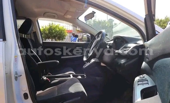Oofamaa Honda CR–V White Makiinaa iti Kiambu keessatti Central Kenya keessatti Oofamaa Honda CR–V White Makiinaa iti Kiambu keessatti Central Kenya keessatti