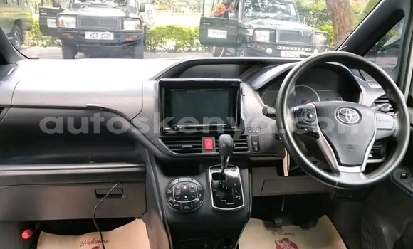 Oofamaa Toyota Noah Other Makiinaa iti Bute keessatti Northeast Kenya keessatti