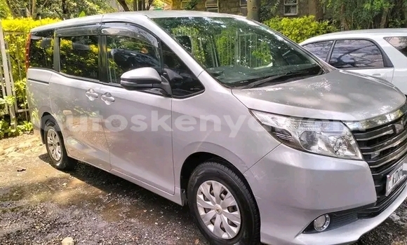 Oofamaa Toyota Noah Other Makiinaa iti Bute keessatti Northeast Kenya keessatti Oofamaa Toyota Noah Other Makiinaa iti Bute keessatti Northeast Kenya keessatti