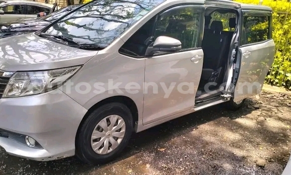 Oofamaa Toyota Noah Other Makiinaa iti Bute keessatti Northeast Kenya keessatti Oofamaa Toyota Noah Other Makiinaa iti Bute keessatti Northeast Kenya keessatti