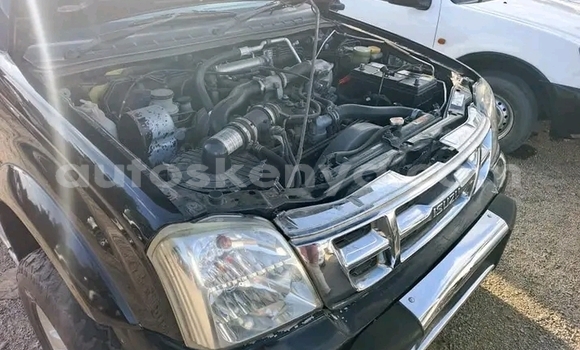 Oofamaa Isuzu D–MAX Black Makiinaa iti Bute keessatti Northeast Kenya keessatti Oofamaa Isuzu D–MAX Black Makiinaa iti Bute keessatti Northeast Kenya keessatti