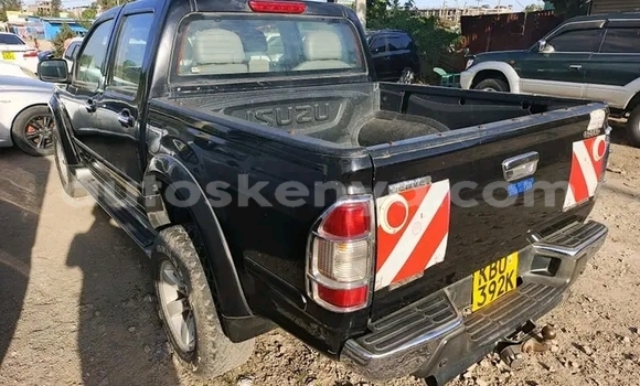 Oofamaa Isuzu D–MAX Black Makiinaa iti Bute keessatti Northeast Kenya keessatti Oofamaa Isuzu D–MAX Black Makiinaa iti Bute keessatti Northeast Kenya keessatti