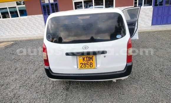 Oofamaa Toyota Probox White Makiinaa iti Changamwe keessatti Coast keessatti Oofamaa Toyota Probox White Makiinaa iti Changamwe keessatti Coast keessatti