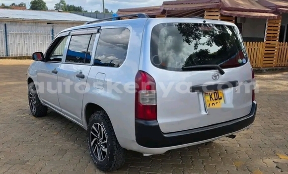 Oofamaa Toyota Succeed White Makiinaa iti Bute keessatti Northeast Kenya keessatti Oofamaa Toyota Succeed White Makiinaa iti Bute keessatti Northeast Kenya keessatti