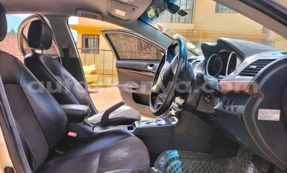 Oofamaa Mitsubishi Galant Other Makiinaa iti Bute keessatti Northeast Kenya keessatti Oofamaa Mitsubishi Galant Other Makiinaa iti Bute keessatti Northeast Kenya keessatti