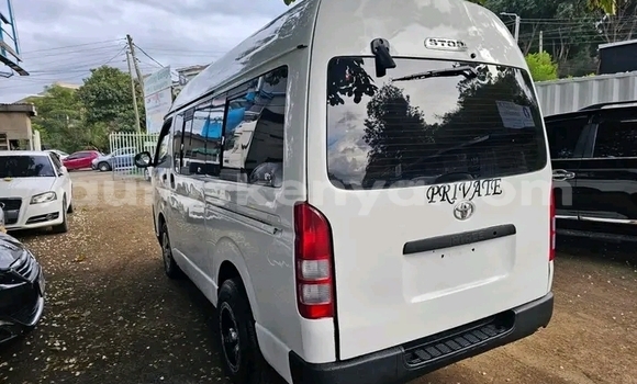 Oofamaa Toyota Hiace White Makiinaa iti Nairobi keessatti Nairobi keessatti Oofamaa Toyota Hiace White Makiinaa iti Nairobi keessatti Nairobi keessatti
