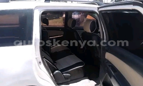 Oofamaa Toyota Wish White Makiinaa iti Bute keessatti Northeast Kenya keessatti Oofamaa Toyota Wish White Makiinaa iti Bute keessatti Northeast Kenya keessatti