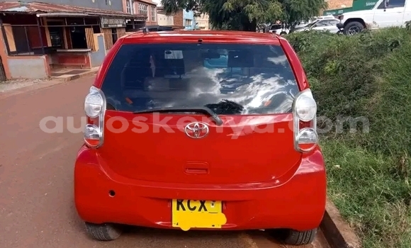 Oofamaa Toyota Passo Red Makiinaa iti Gazi keessatti Coast keessatti Oofamaa Toyota Passo Red Makiinaa iti Gazi keessatti Coast keessatti