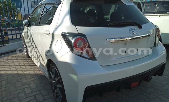 Nunua Ilio tumika Toyota Vitz Nyeupe Gari ndani ya Mombasa nchini Kenya ya Pwani Nunua Ilio tumika Toyota Vitz Nyeupe Gari ndani ya Mombasa nchini Kenya ya Pwani