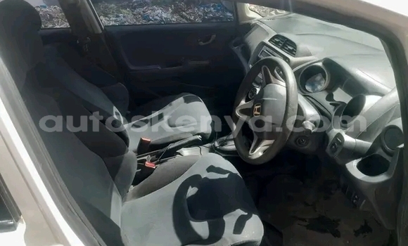 Oofamaa Honda Fit White Makiinaa iti Bute keessatti Northeast Kenya keessatti Oofamaa Honda Fit White Makiinaa iti Bute keessatti Northeast Kenya keessatti