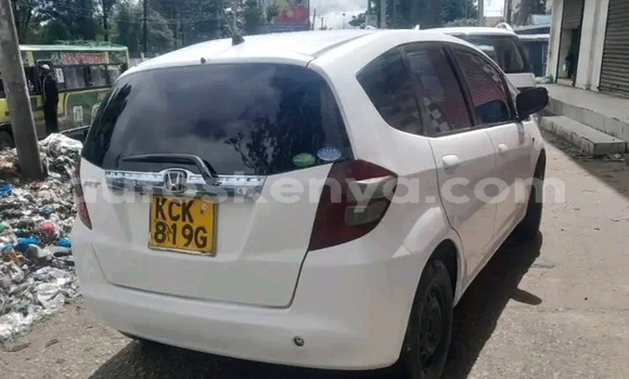 Oofamaa Honda Fit White Makiinaa iti Bute keessatti Northeast Kenya keessatti Oofamaa Honda Fit White Makiinaa iti Bute keessatti Northeast Kenya keessatti