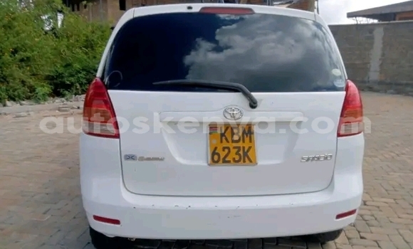 Oofamaa Toyota Spacio White Makiinaa iti Bute keessatti Northeast Kenya keessatti Oofamaa Toyota Spacio White Makiinaa iti Bute keessatti Northeast Kenya keessatti
