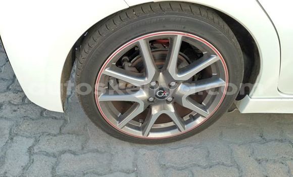 Nunua Ilio tumika Toyota Vitz Nyeupe Gari ndani ya Mombasa nchini Kenya ya Pwani Nunua Ilio tumika Toyota Vitz Nyeupe Gari ndani ya Mombasa nchini Kenya ya Pwani