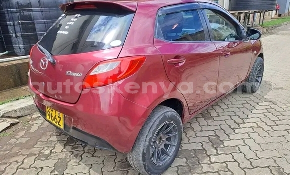Oofamaa Mazda Demio Red Makiinaa iti Bute keessatti Northeast Kenya keessatti Oofamaa Mazda Demio Red Makiinaa iti Bute keessatti Northeast Kenya keessatti