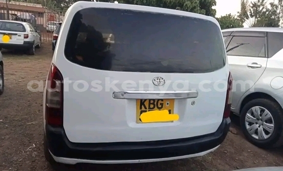 Oofamaa Toyota Probox White Makiinaa iti Changamwe keessatti Coast keessatti Oofamaa Toyota Probox White Makiinaa iti Changamwe keessatti Coast keessatti