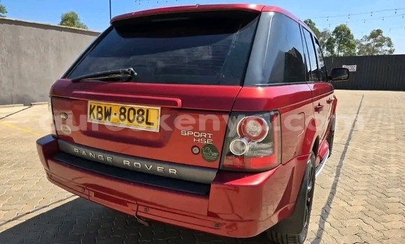 Oofamaa Range Rover Range Rover Red Makiinaa iti Bute keessatti Northeast Kenya keessatti Oofamaa Range Rover Range Rover Red Makiinaa iti Bute keessatti Northeast Kenya keessatti