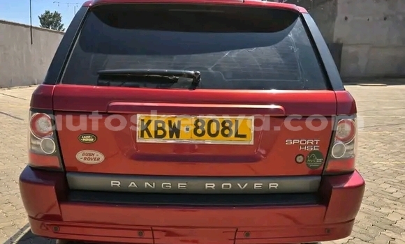 Oofamaa Range Rover Range Rover Red Makiinaa iti Bute keessatti Northeast Kenya keessatti Oofamaa Range Rover Range Rover Red Makiinaa iti Bute keessatti Northeast Kenya keessatti