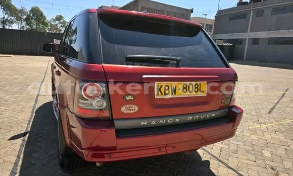 Oofamaa Range Rover Range Rover Red Makiinaa iti Bute keessatti Northeast Kenya keessatti Oofamaa Range Rover Range Rover Red Makiinaa iti Bute keessatti Northeast Kenya keessatti